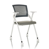 Silla plegable PRIORITY II W PU gris con respaldo de malla, reposabrazos y ruedas de hjh OFFICE – vista de 360° (vista frontal en diagonal 30°)