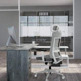 Silla de oficina profesional COMFIO WMH gris con reposacabezas y reposabrazos en un escritorio de hjh OFFICE