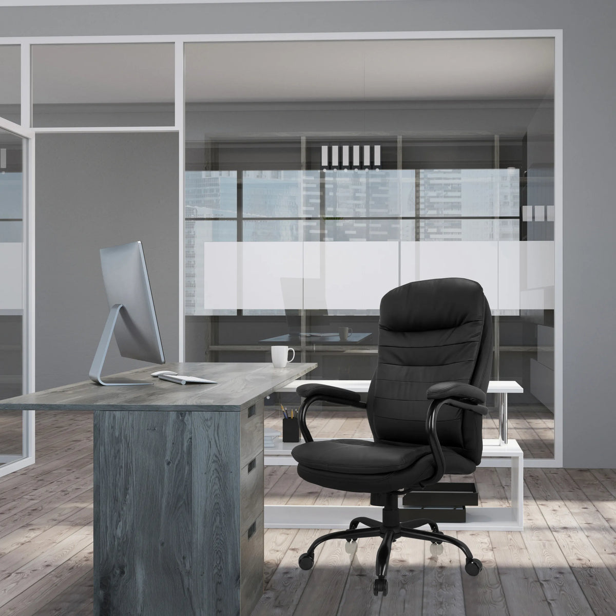 Silla giratoria RELAX XXL B de cuero sintético negro con reposabrazos en un escritorio de hjh OFFICE
