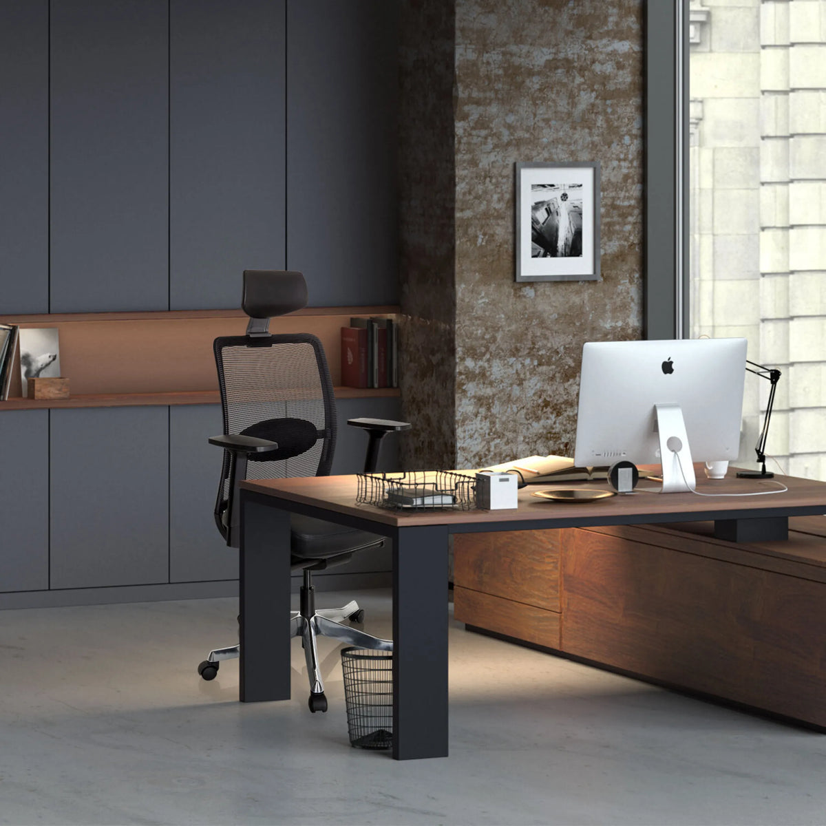 Sillón de alta gama SENATOR PRO en negro con respaldo de malla y reposabrazos de hjh OFFICE