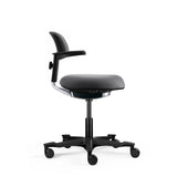 Silla de trabajo WORK 40 gris oscuro con reposabrazos y cinco ruedas sobre fondo blanco de hjh OFFICE