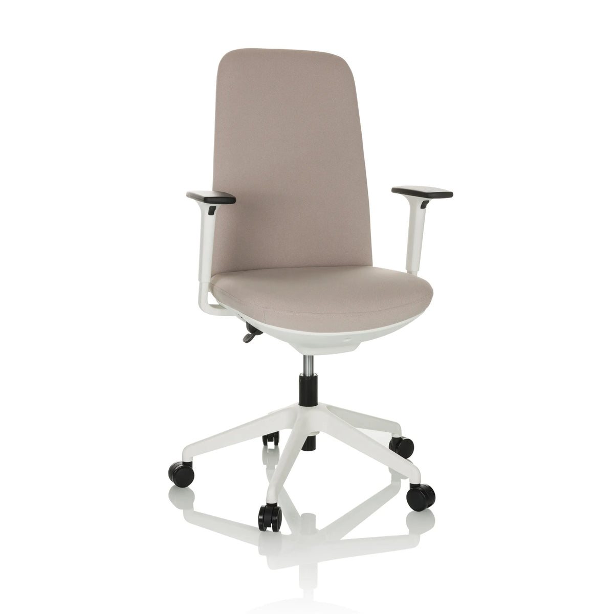 Silla de oficina profesional NESTORA beige con reposabrazos y base blanca de cinco ruedas de hjh OFFICE – vista de 360° (vista frontal 15°)