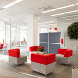 separador gris FLEXMIUT MODUL como divisor de espacios en un entorno de oficina de hjh OFFICE