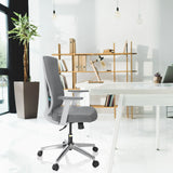 Silla de oficina profesional HALIFAX de color gris con respaldo de malla y reposabrazos en un escritorio blanco de hjh OFFICE