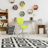 Silla giratoria para niños KID COLOUR G1 en verde y gris con reposabrazos y ruedas en una habitación infantil de hjh OFFICE