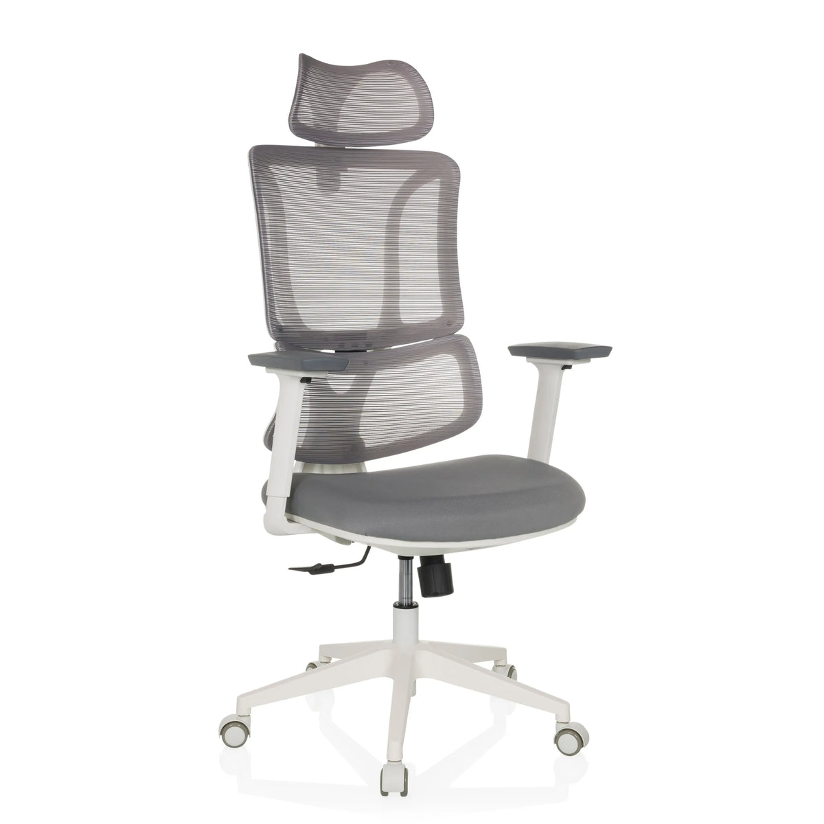Silla de oficina profesional ERGOMY W gris con respaldo de malla y base blanca de cinco ruedas de MyBuero – vista de 360° (vista frontal 15°)