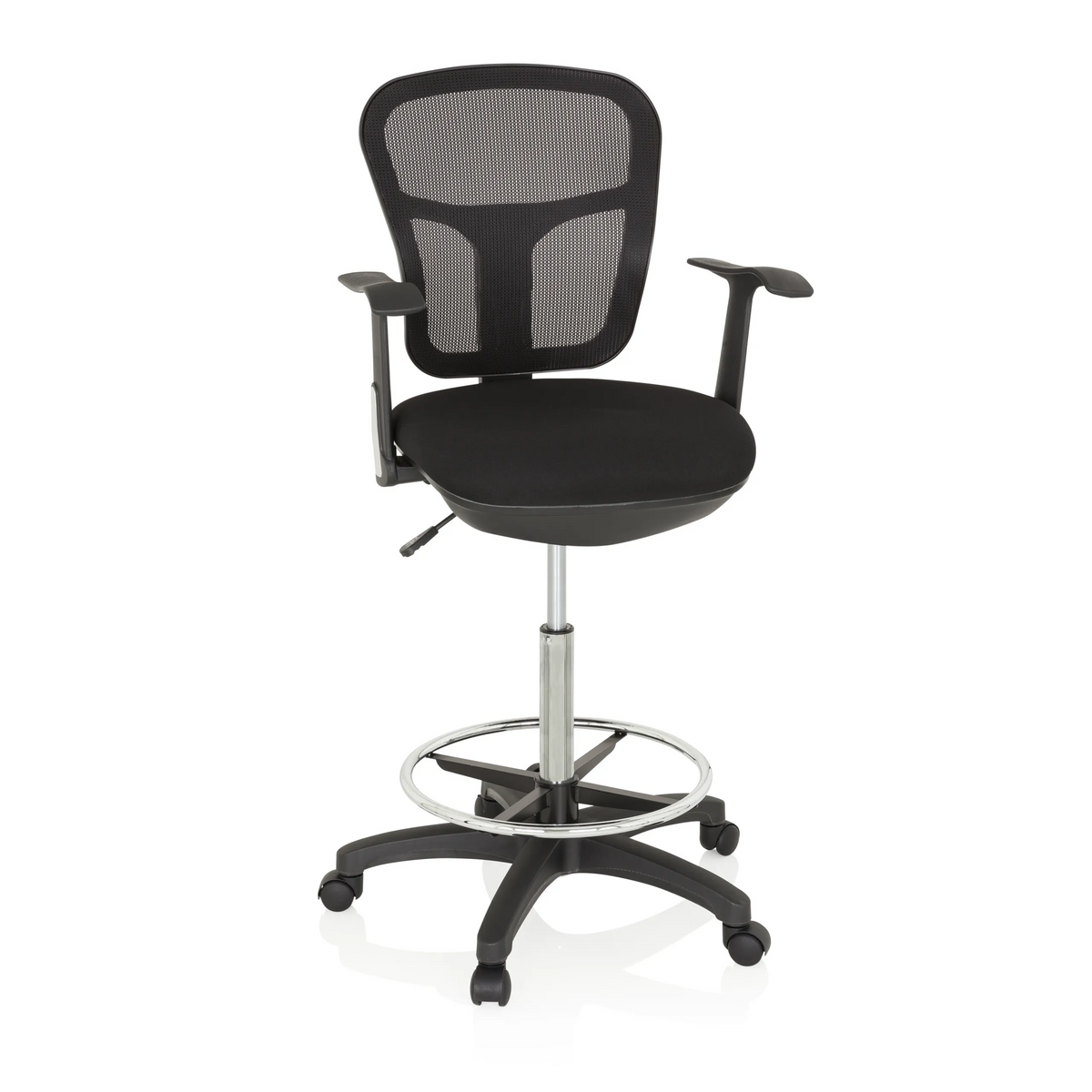 Silla de mostrador TOP WORK 108 negra con respaldo de malla, aro reposapiés y base de cinco ruedas de hjh OFFICE – vista de 360° (vista frontal 20°)