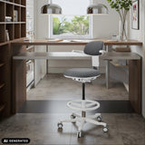 Silla de trabajo TOP WORK 40 W en gris oscuro con base de estrella blanca y aro para los pies de hjh OFFICE (imagen generada por IA)