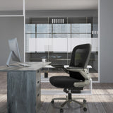 Silla giratoria XXL INSTRUCTOR T I en color negro con respaldo de malla y tapizado de tela de hjh OFFICE