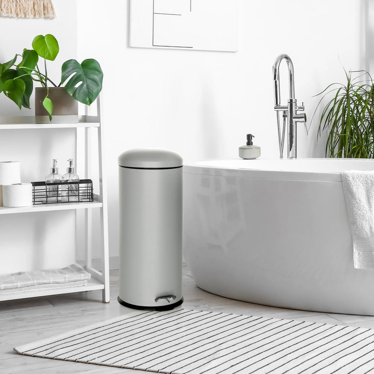 Papelera gris CLEAN VIII con capacidad de 30 litros y pedal de hjh OFFICE