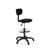 Silla de mostrador TOP WORK 05 negra con reposapiés y base de cinco ruedas de hjh OFFICE – vista de 360° (vista frontal en diagonal 60°)