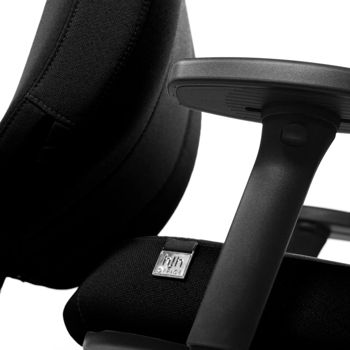 Reposabrazos y logotipo de la Silla alta gama RESISTIO en color negro de hjh OFFICE
