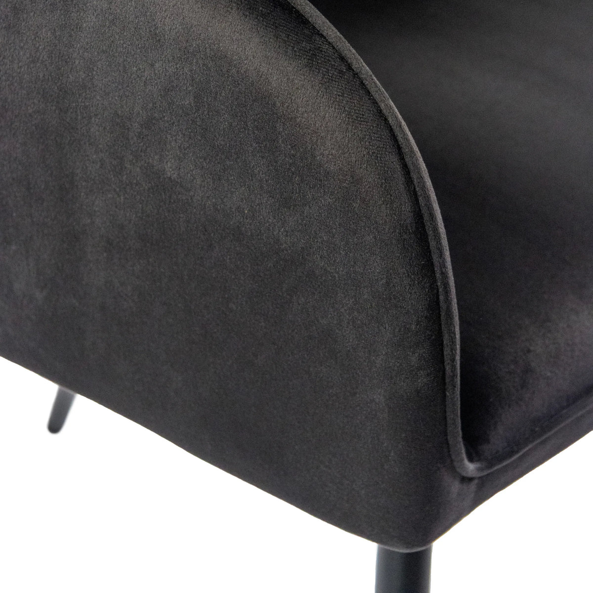 Cubierta de terciopelo negro en el reposabrazos de la Silla de comedor CHARVELLE de hjh LIVING