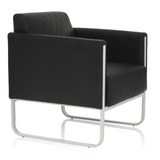 Sillón tapizado negro ARUBA STEP con costuras de diamante y estructura plateada de hjh OFFICE – vista de 360° (vista frontal en diagonal 60°)