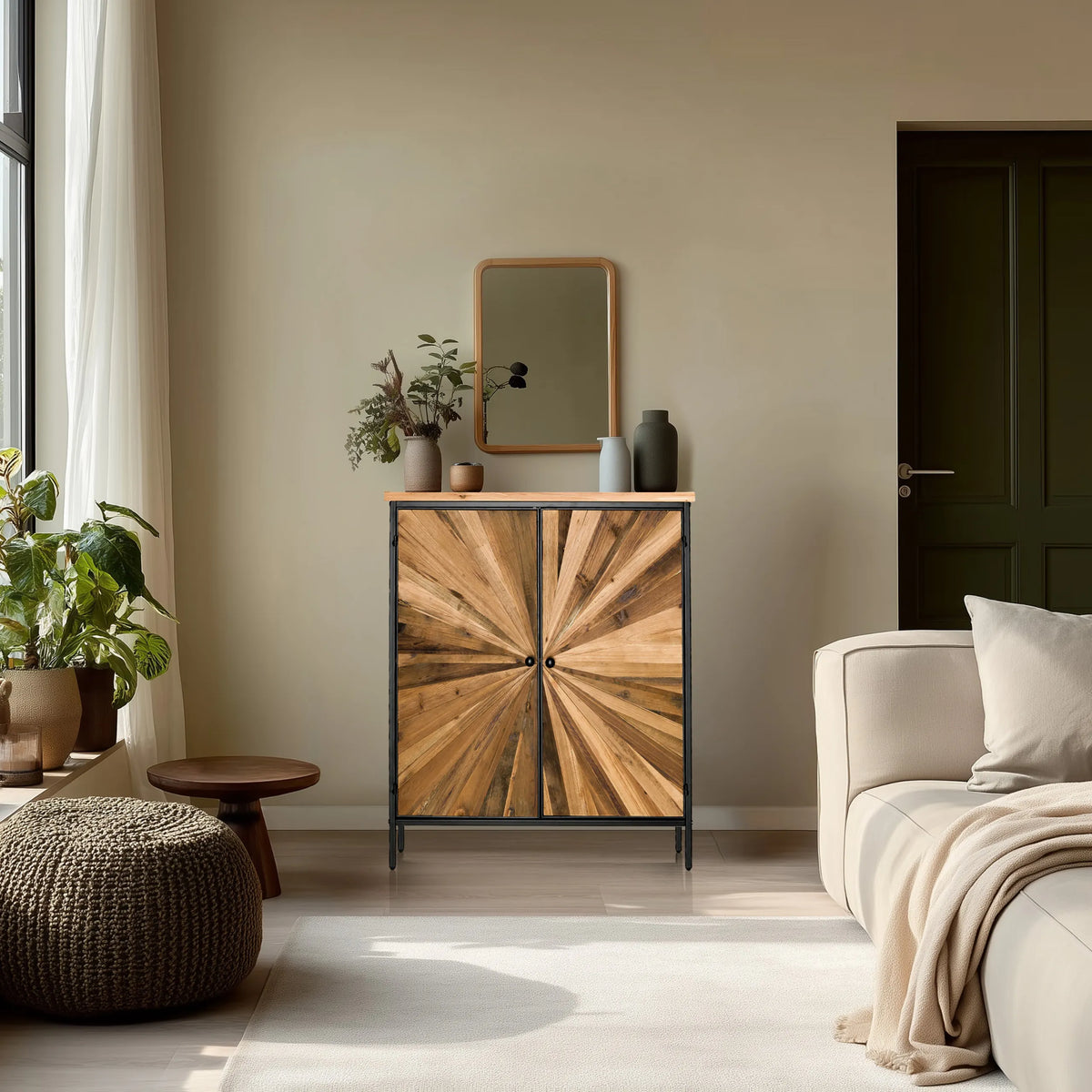Cómoda SANTJAGO BLACK SUN XL en tonos de madera oscura con un patrón radial en los frontales de hjh LIVING