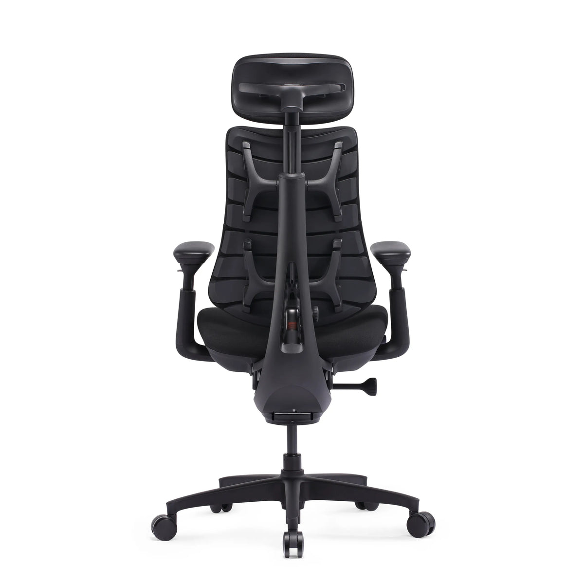 Vista trasera de la silla alta gama LiberNovo Omni SE en color negro con reposacabezas y cinco ruedas de estrella de Libernovo