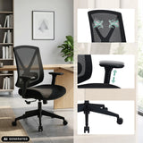 Silla de oficina profesional Mirou en negro con respaldo de malla, reposabrazos ajustables y base de estrella de hjh OFFICE (imagen generada por IA)