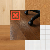Kratzer auf einem dunklen Holzboden durch Rollen eines Bürostuhls ohne Bodenschutzmatte FORTIFLEX von hjh OFFICE