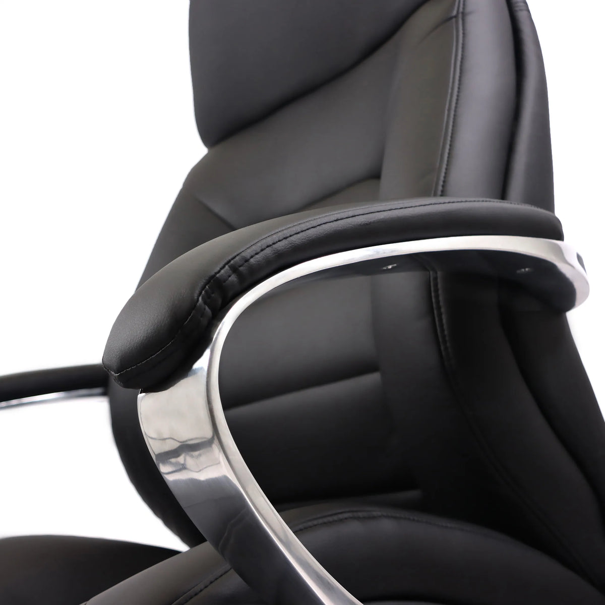 Reposabrazos acolchado con estructura cromada de la Silla giratoria BRENTON XXL de hjh OFFICE