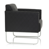 Sillón tapizado negro ARUBA STEP con costuras de diamante y estructura plateada de hjh OFFICE – vista de 360° (vista lateral 80°)