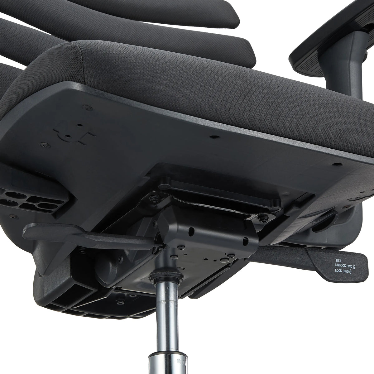 Parte inferior del asiento con palancas de ajuste de la silla de oficina profesional ERGO LINE II en negro de hjh OFFICE