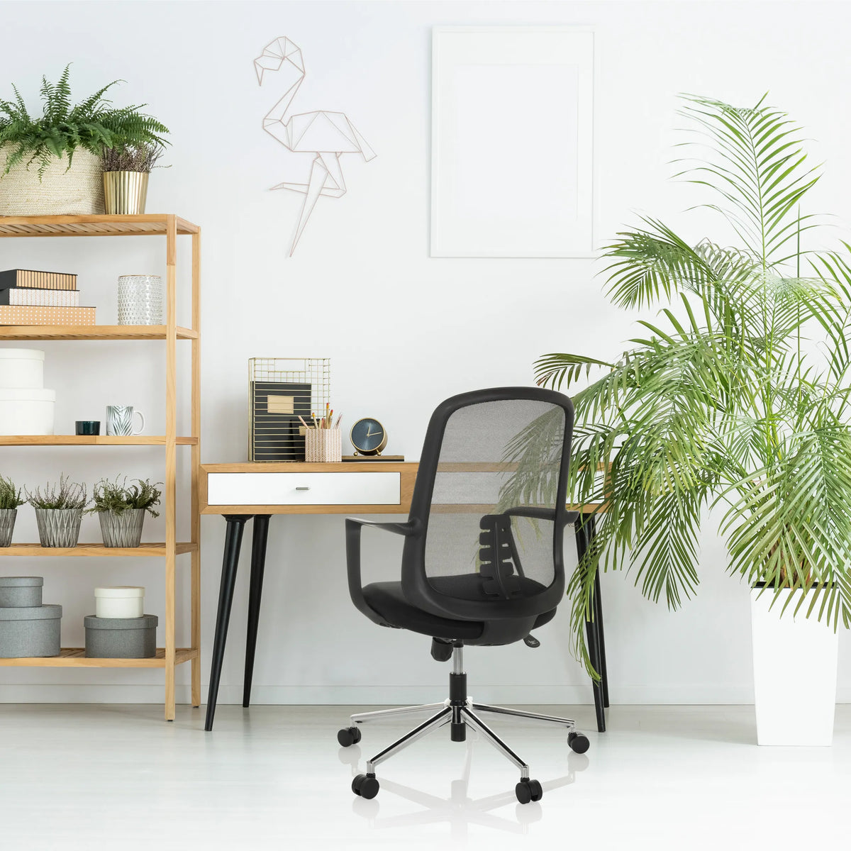 Silla Home Office SEDIOLO B negra con respaldo de malla y reposabrazos de hjh OFFICE