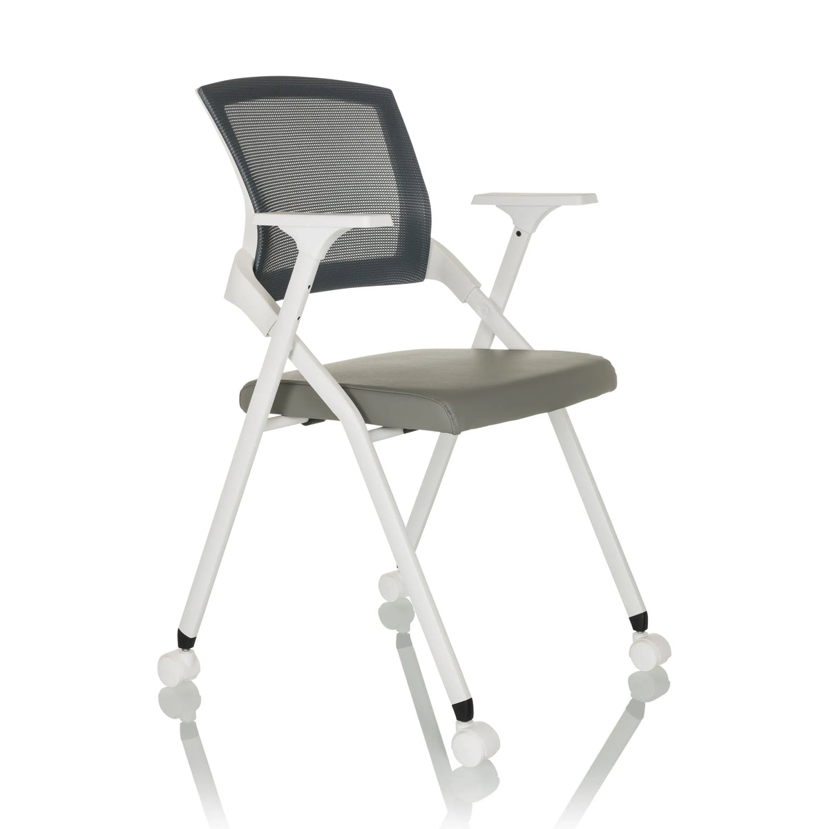 Grauer Klappstuhl PRIORITY II W PU mit Netzrücken, Armlehnen und Rollen von hjh OFFICE – 360-Grad-Ansicht (schräge Frontansicht 45°)