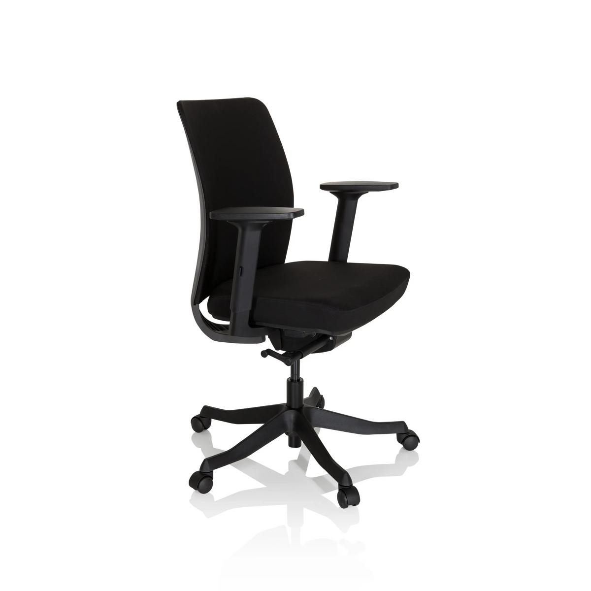 Silla de oficina profesional SENATOR negra con reposabrazos y una base de cinco ruedas de hjh OFFICE – vista de 360° (vista frontal en diagonal 60°)