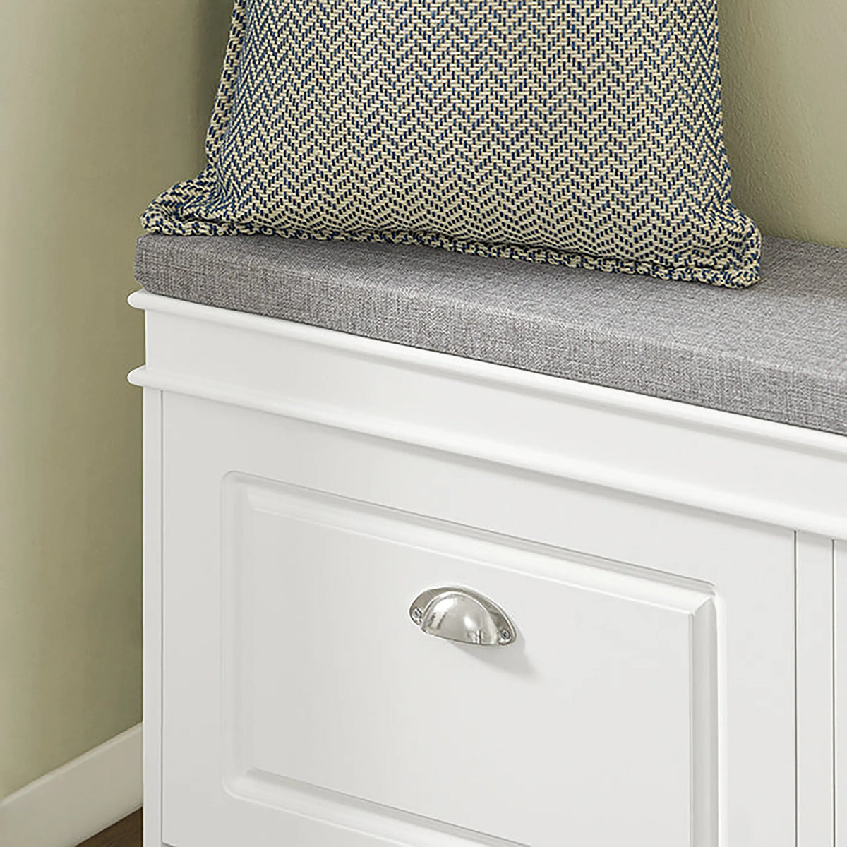 Cajón blanco con tirador plateado y superficie de asiento gris del Armario zapatero ESTHA I de hjh LIVING