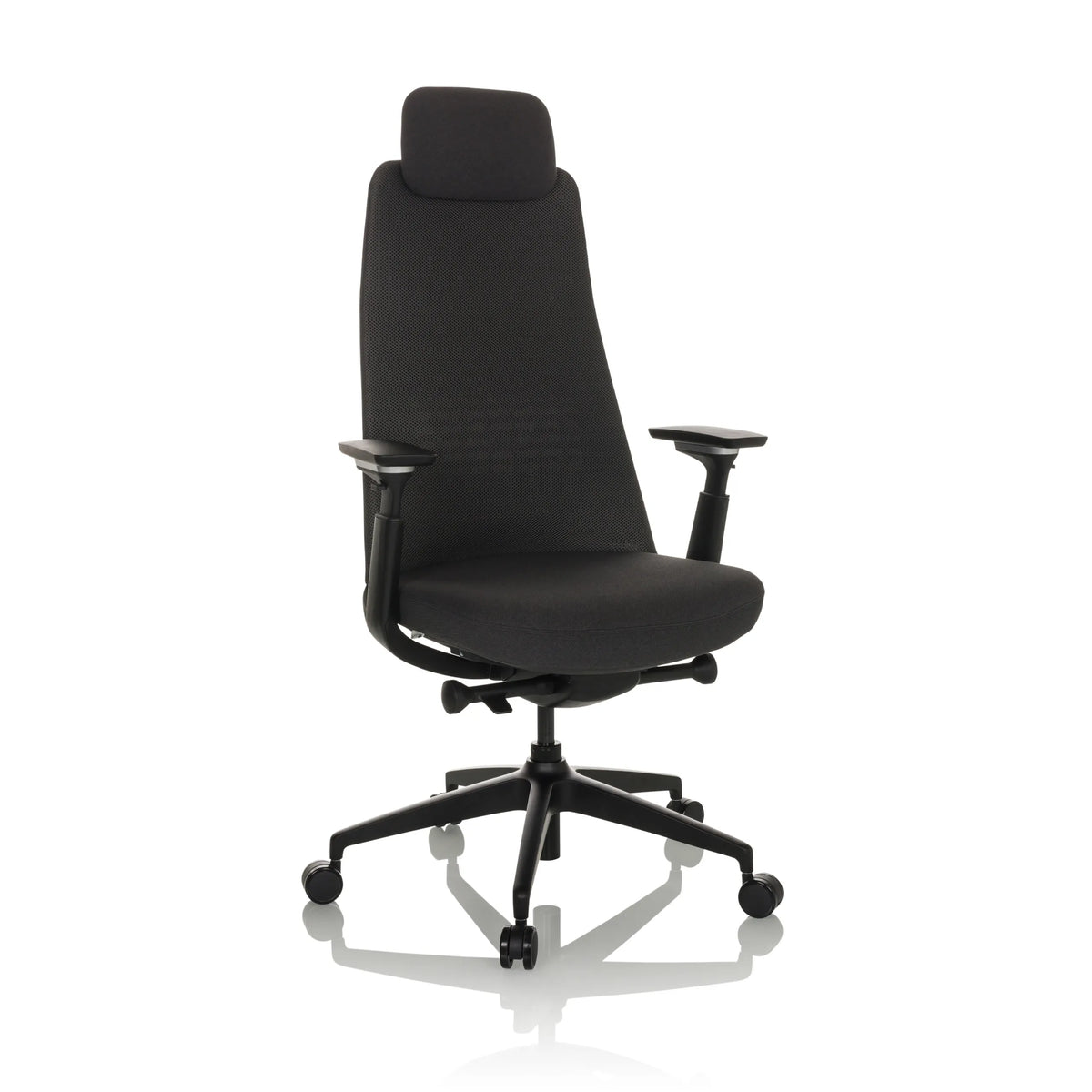 Silla de oficina profesional YUCANO negra con respaldo de malla, reposacabezas y base de cinco ruedas de hjh OFFICE – vista de 360° (vista frontal en diagonal 30°)