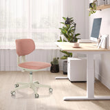 Silla giratoria para niños KID CLASSIC en color rosa con estructura blanca y ruedas en un escritorio claro de hjh OFFICE