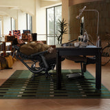 Silla de oficina LiberNovo Maxis Airflow en grafito en una escena de habitación con un escritorio negro de Libernovo