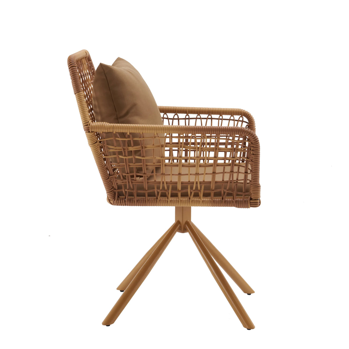 Silla tapizada marrón Tavaro Korvik con estructura trenzada, cojín y cuatro patas abiertas de hjh LIVING