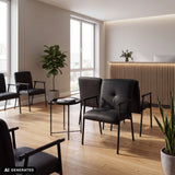 Sillas tapizadas Lifea Flex negras de cuero sintético con reposabrazos en una zona de espera de hjh LIVING (imagen generada por IA)