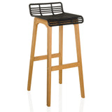 taburete de bar LONSO W con asiento negro y estructura de madera de roble de hjh OFFICE – vista de 360° (vista frontal en diagonal 30°)