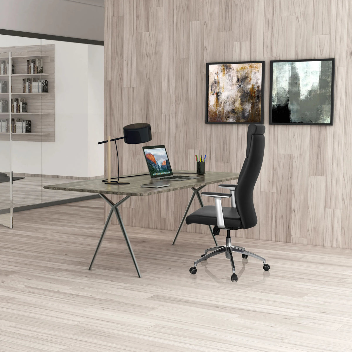 Sillón de alta gama MONZA 20 en color negro en un escritorio en una habitación luminosa de hjh OFFICE
