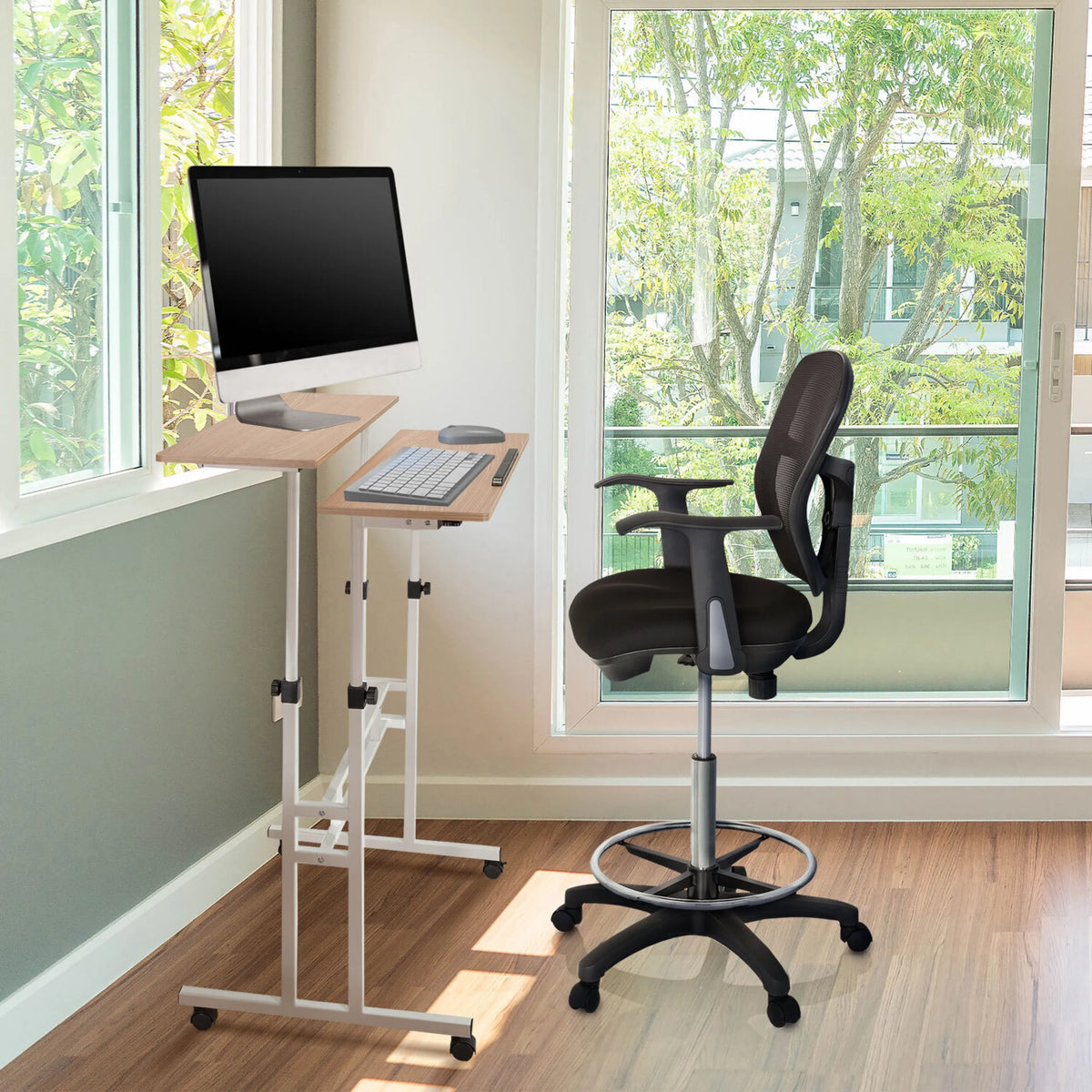 escritorio de pie WORKSTATION I en blanco y roble con dos superficies de trabajo sobre ruedas de hjh OFFICE