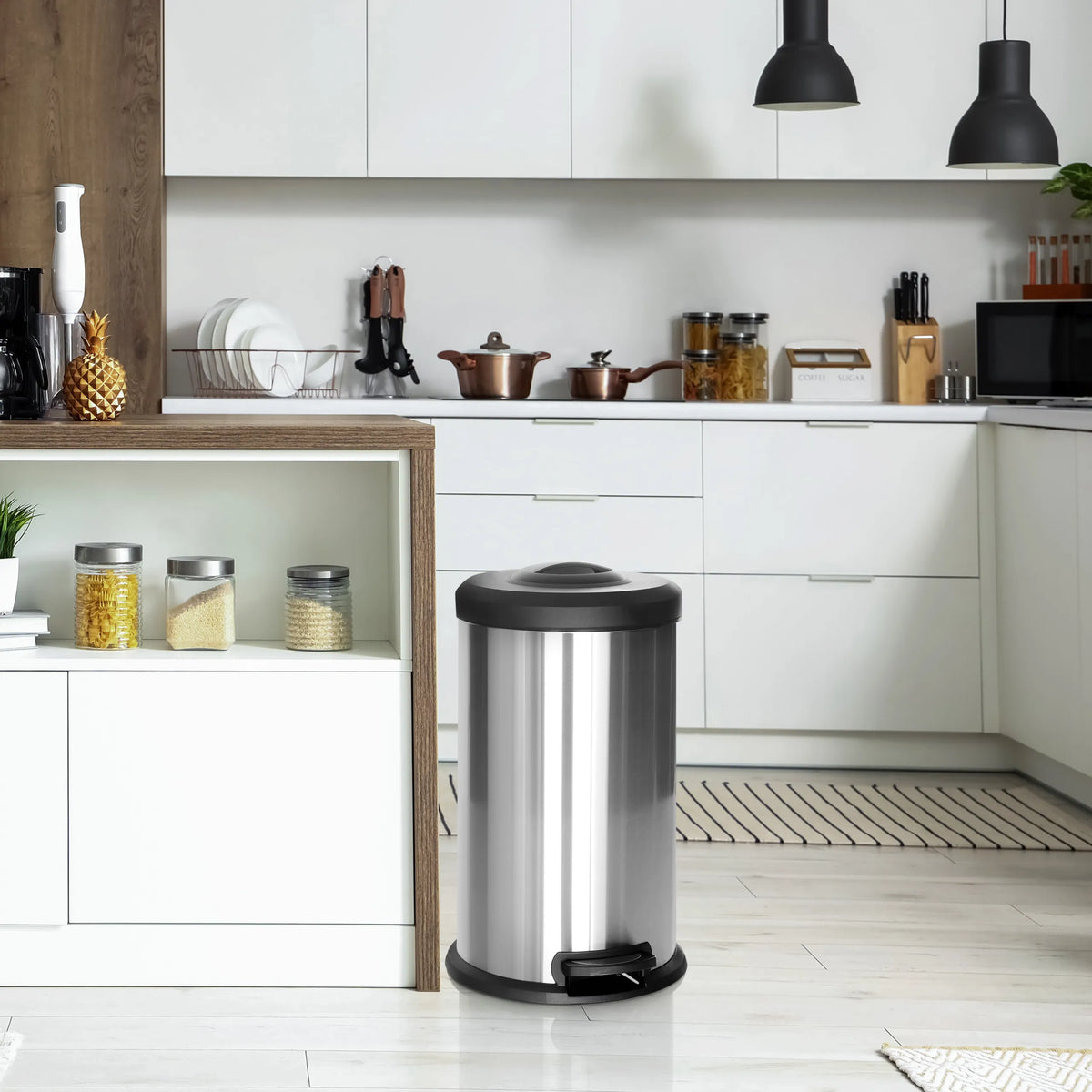 Papelera plateada CLEAN X con capacidad de 40 litros y tapa negra de hjh OFFICE