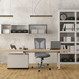 Silla de oficina profesional gris HALIFAX en un escritorio en una oficina moderna de hjh OFFICE