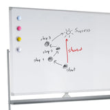 Superficie escribible de la pizarra blanca MULTIBOARD I con cuatro imanes de colores y notas escritas a mano de hjh OFFICE