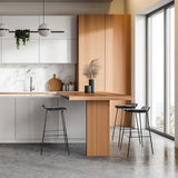 Tres taburetes de bar LONSO 10 negros en una barra de cocina de madera en una cocina moderna de hjh OFFICE