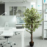 Planta artificial verde FICUS en una maceta negra junto a un escritorio de hjh OFFICE