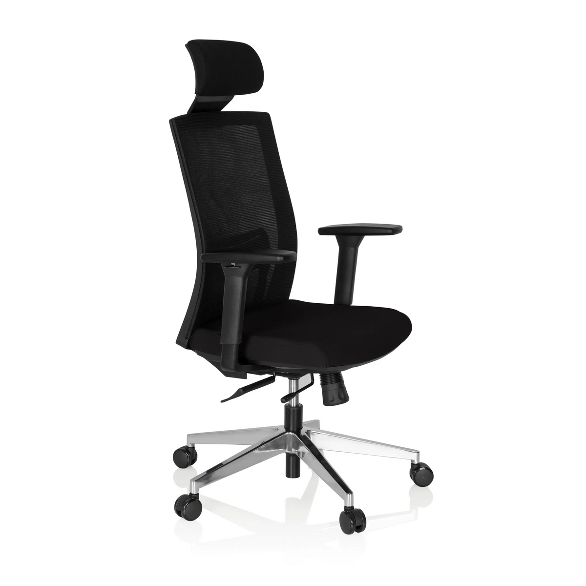 Sillón de oficina profesional CAPTIVA negro con respaldo de malla, reposacabezas y base de cinco ruedas de hjh OFFICE – vista de 360° (vista frontal en diagonal 60°)