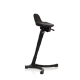 Asiento de pie TOP WORK 34 negro con asiento, respaldo y base de cuatro patas de hjh OFFICE – vista de 360° (vista frontal en diagonal 60°)