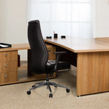 Sillón de oficina profesional VITORO negro con reposabrazos y base de estrella en un escritorio de hjh OFFICE