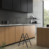 Escalera plegable negra SOLID W5 con dos peldaños en una cocina de hjh OFFICE