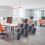 Separadores FLEXMIUT STORE B grises en forma de panal hexagonal como divisores de espacio en la oficina de hjh OFFICE