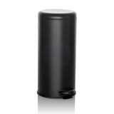 Papelera CLEAN STEP negra con tapa y pedal de hjh OFFICE – vista de 360° (vista frontal en diagonal 30°)