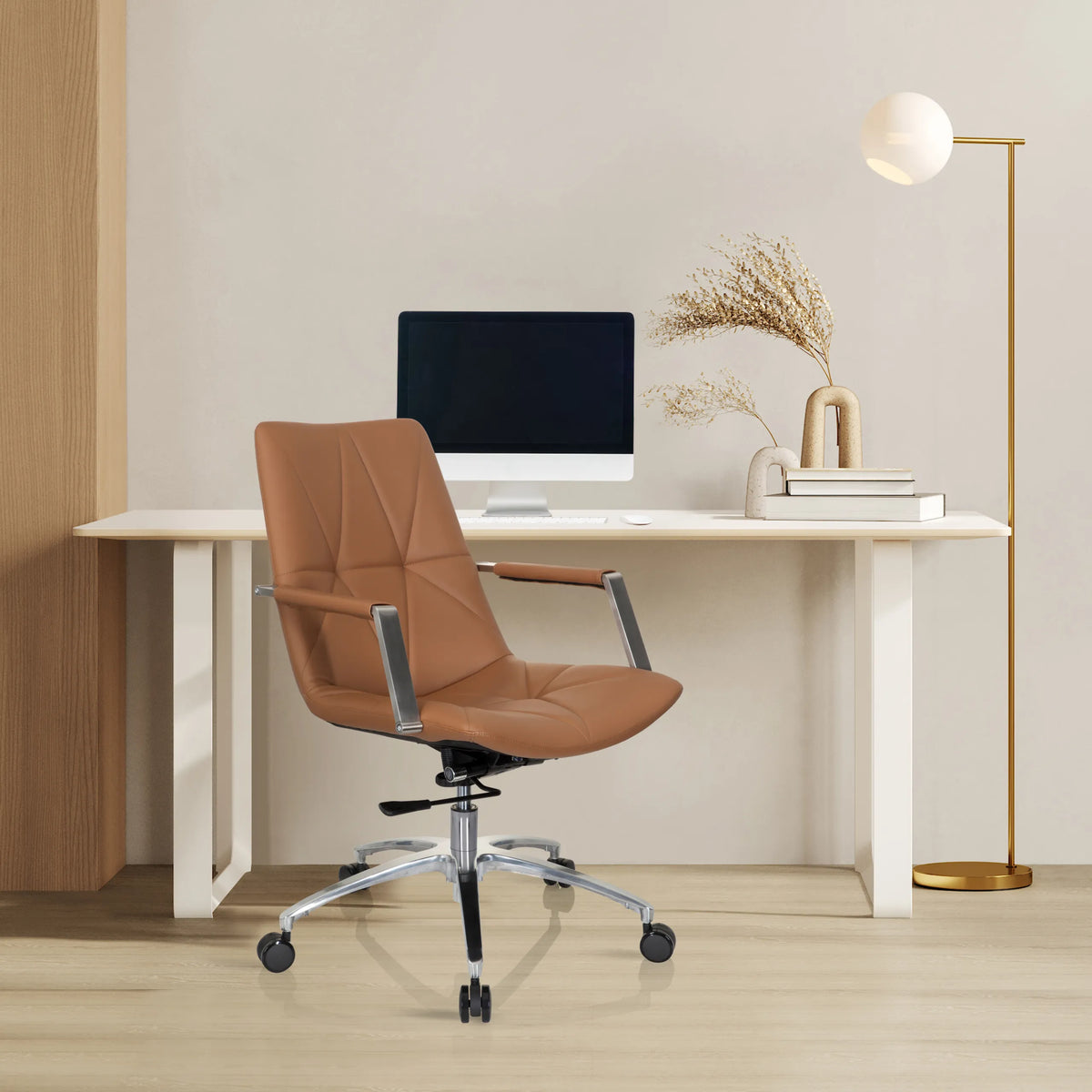 Silla Home Office SARANTO II en color camel con reposabrazos y base de cromo de hjh OFFICE