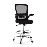 Silla de mostrador VENDO WORK negra con respaldo de malla, aro reposapiés y base de cinco ruedas de hjh OFFICE – vista de 360° (vista frontal 19°)